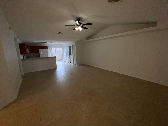 618 NE 1st Street B, Boynton Beach, FL 33435