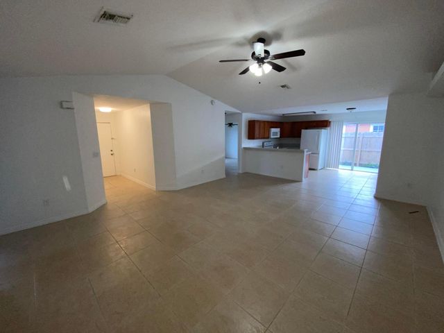 618 NE 1st Street B, Boynton Beach, FL 33435