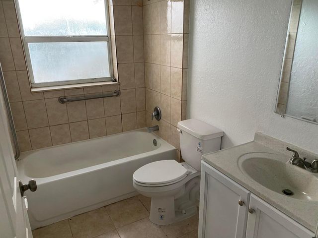 618 NE 1st Street B, Boynton Beach, FL 33435