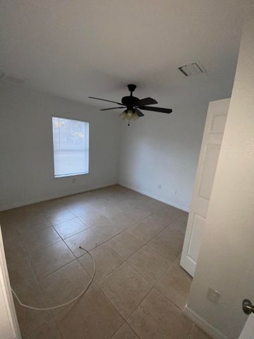 618 NE 1st Street B, Boynton Beach, FL 33435