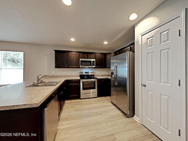 1384 SARAHS LANDING Drive, Jacksonville, FL 32221