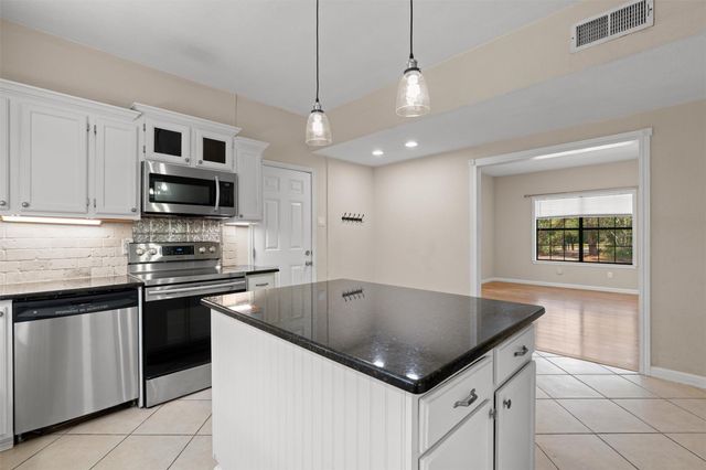 141 Pine View LOOP, Bastrop, TX 78602