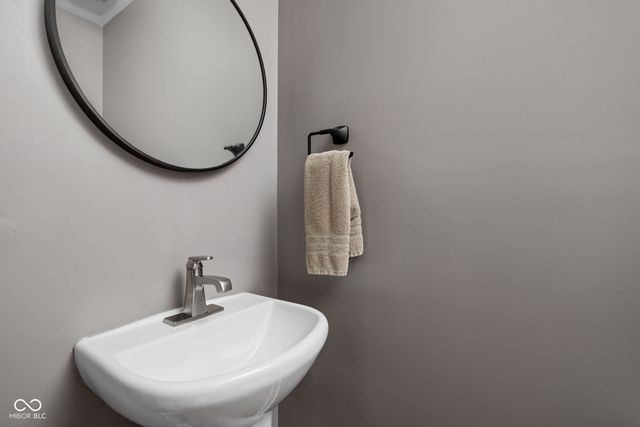 5713 Upper Garden Way, Zionsville, IN 46077