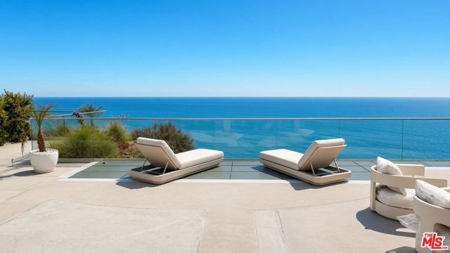 18222 Coastline Drive, Malibu, CA 90265