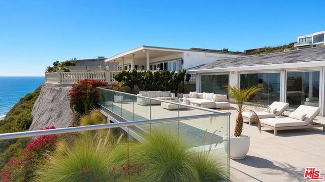 18222 Coastline Drive, Malibu, CA 90265