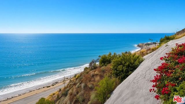 18222 Coastline Drive, Malibu, CA 90265