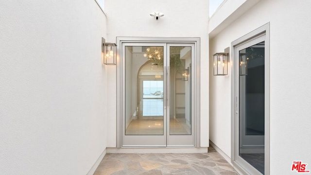 18222 Coastline Drive, Malibu, CA 90265