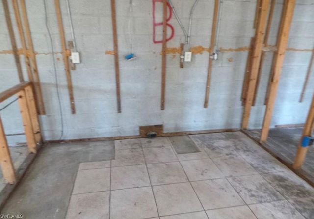 6366 Royal Woods DR, Fort Myers, FL 33908