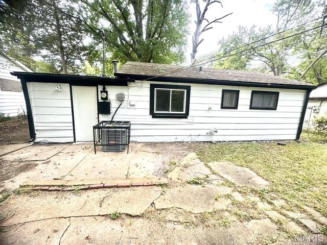 10132 Duke Drive, St Louis, MO 63136