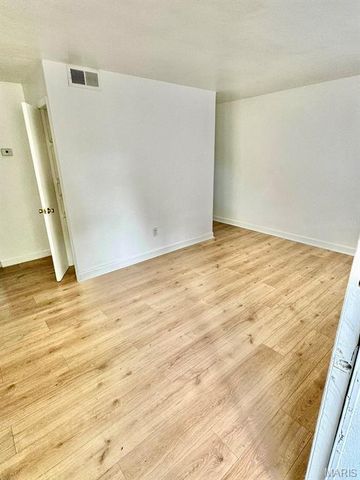 10132 Duke Drive, St Louis, MO 63136