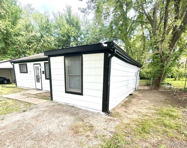 10132 Duke Drive, St Louis, MO 63136