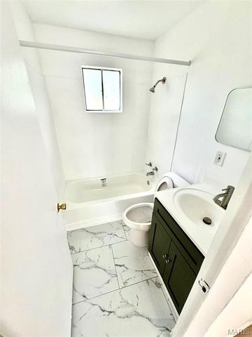 10132 Duke Drive, St Louis, MO 63136