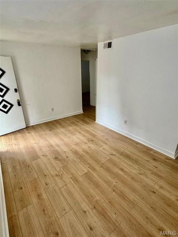 10132 Duke Drive, St Louis, MO 63136