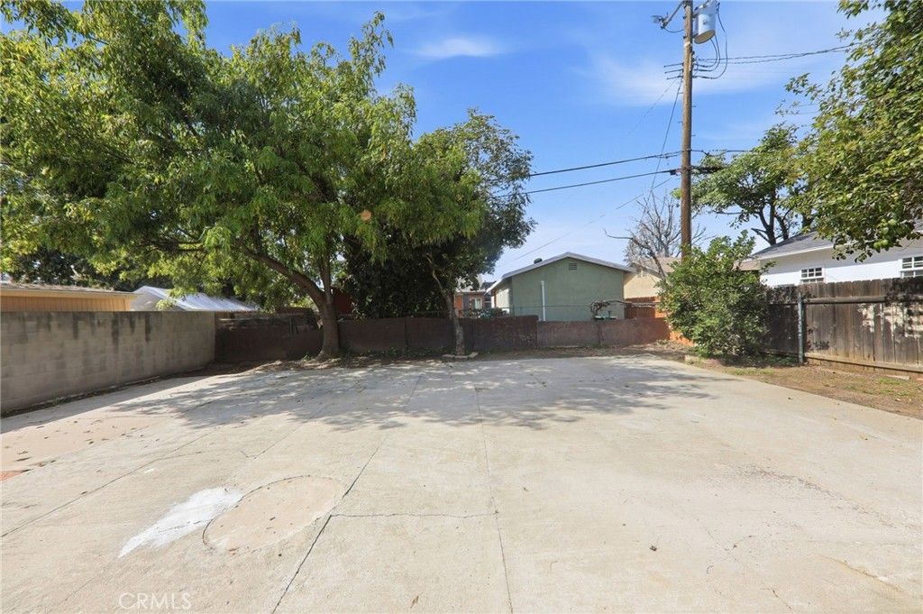 Image 3 of property listing at 8113 Noble, Panorama City, CA 91402