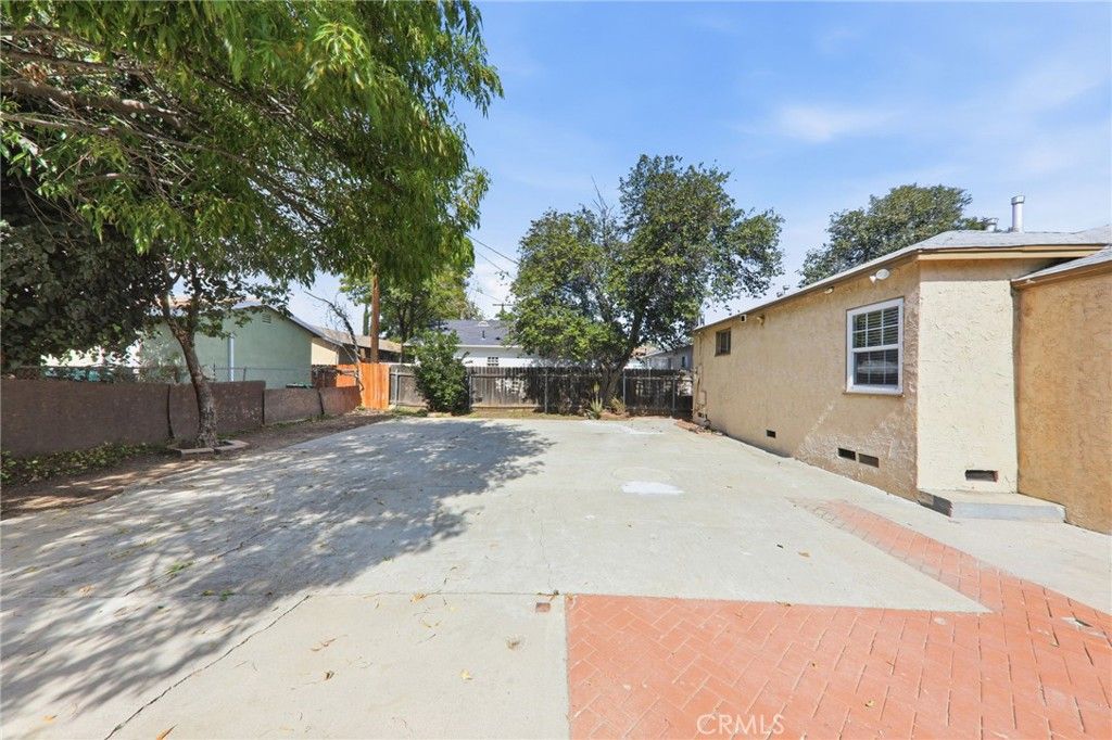 Image 6 of property listing at 8113 Noble, Panorama City, CA 91402