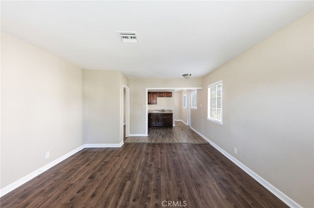 Image 8 of property listing at 8113 Noble, Panorama City, CA 91402
