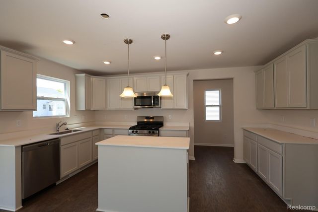 634 Harvest Way, Chelsea, MI 48118