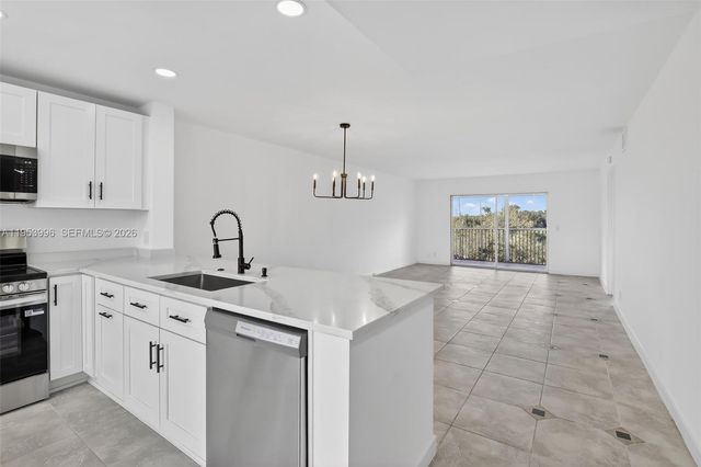 12601 SW 13th St 411G, Pembroke Pines, FL 33027