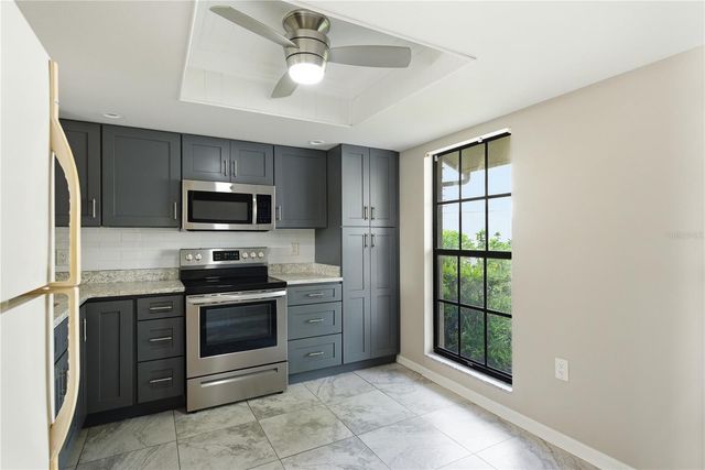 18 WINDRUSH BAY DRIVE, Tarpon Springs, FL 34689