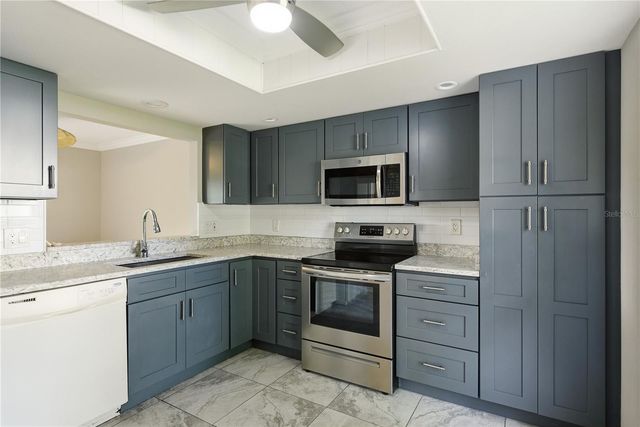 18 WINDRUSH BAY DRIVE, Tarpon Springs, FL 34689