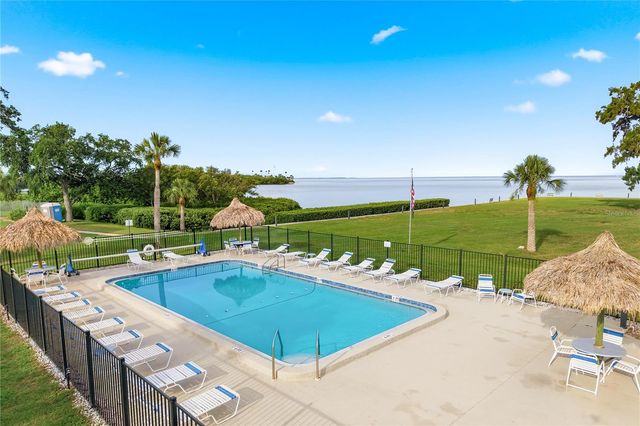 18 WINDRUSH BAY DRIVE, Tarpon Springs, FL 34689