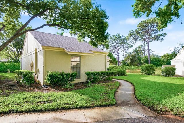 18 WINDRUSH BAY DRIVE, Tarpon Springs, FL 34689