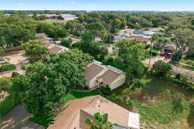 18 WINDRUSH BAY DRIVE, Tarpon Springs, FL 34689