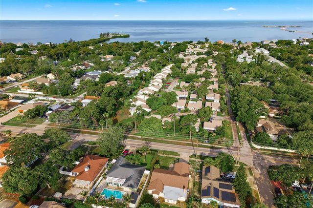 18 WINDRUSH BAY DRIVE, Tarpon Springs, FL 34689