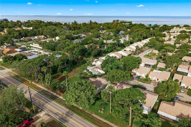 18 WINDRUSH BAY DRIVE, Tarpon Springs, FL 34689