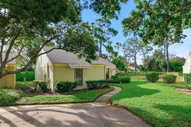 18 WINDRUSH BAY DRIVE, Tarpon Springs, FL 34689