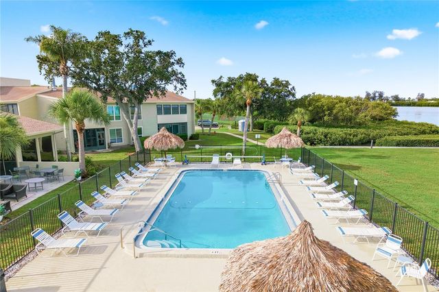 18 WINDRUSH BAY DRIVE, Tarpon Springs, FL 34689