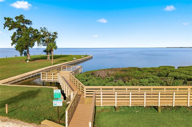 18 WINDRUSH BAY DRIVE, Tarpon Springs, FL 34689