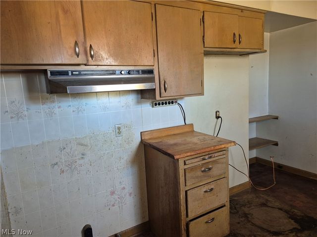 1093 E Schaaf Road, Independence, OH 44131