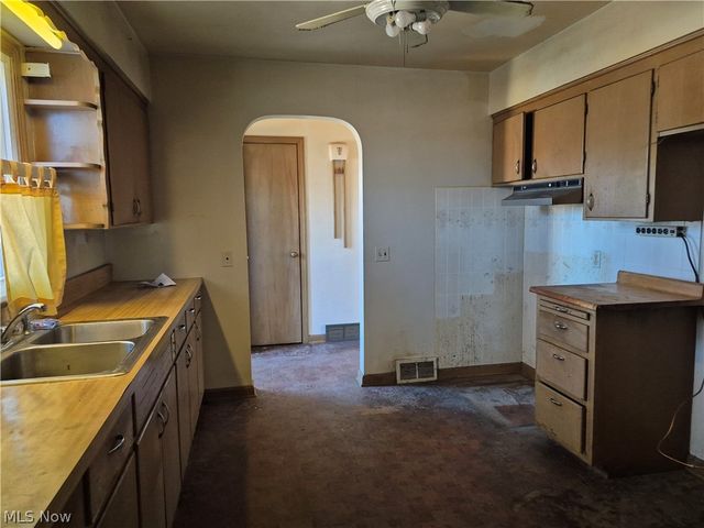 1093 E Schaaf Road, Independence, OH 44131