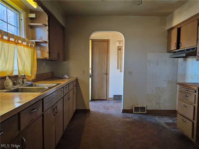 1093 E Schaaf Road, Independence, OH 44131