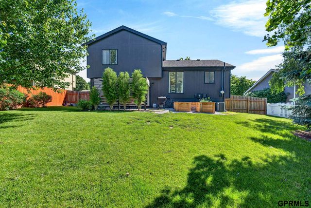 208 Hilton Head Drive, Omaha, NE 68133