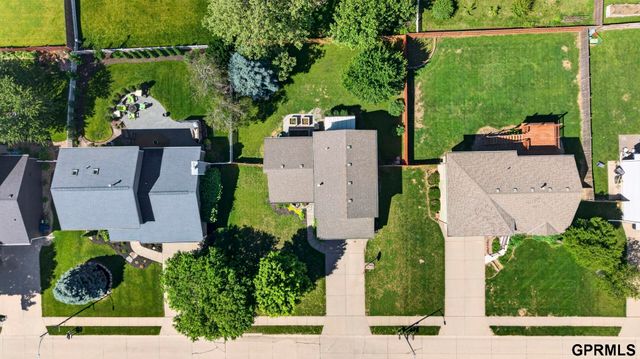 208 Hilton Head Drive, Omaha, NE 68133