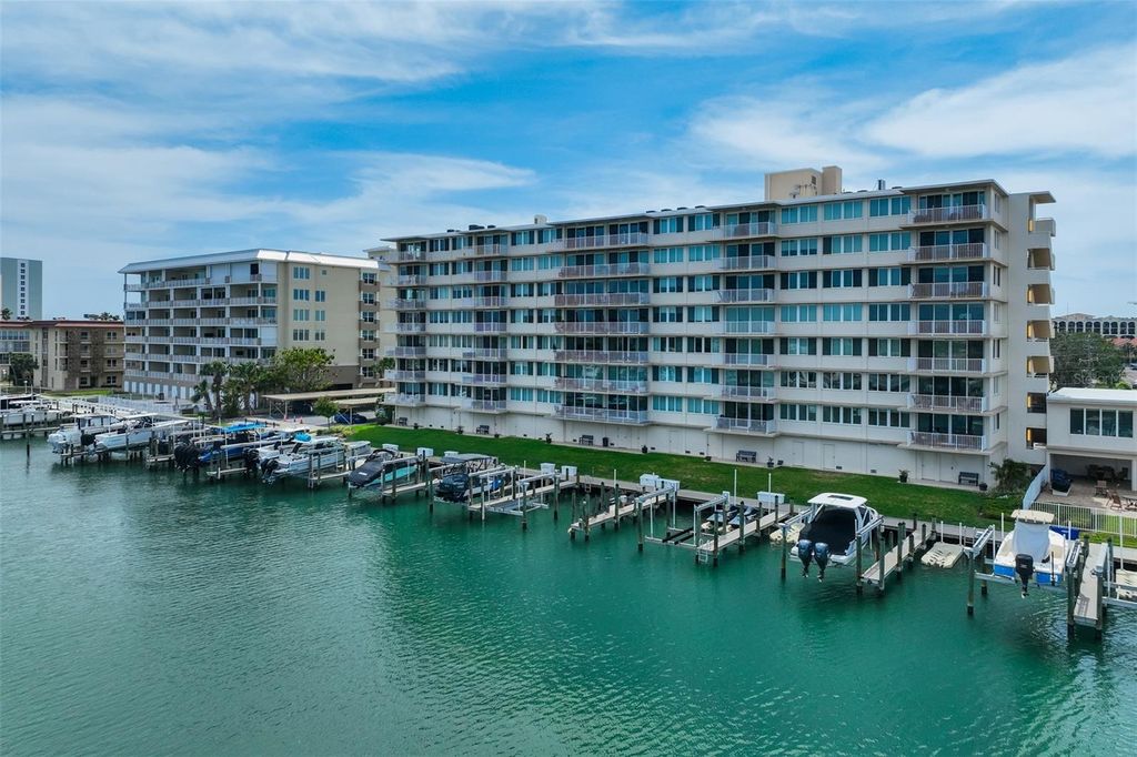 223 ISLAND WAY 5D, Clearwater Beach, FL 33767