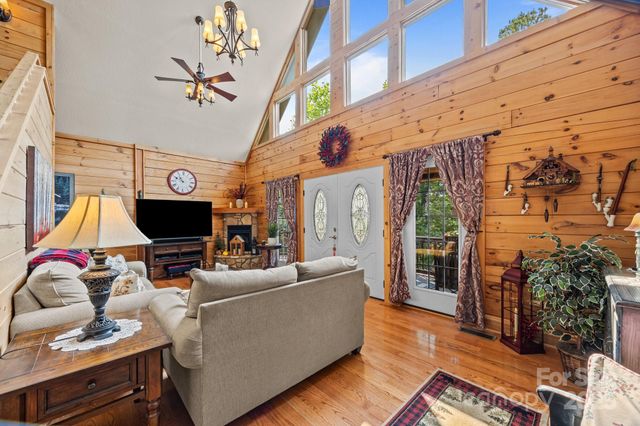 158 Raven Boulevard, Lake Lure, NC 28746