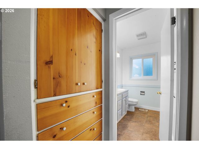 8715 Ne 27TH Ave, Vancouver, WA 98665