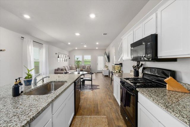 249 Calgary LN, San Marcos, TX 78666