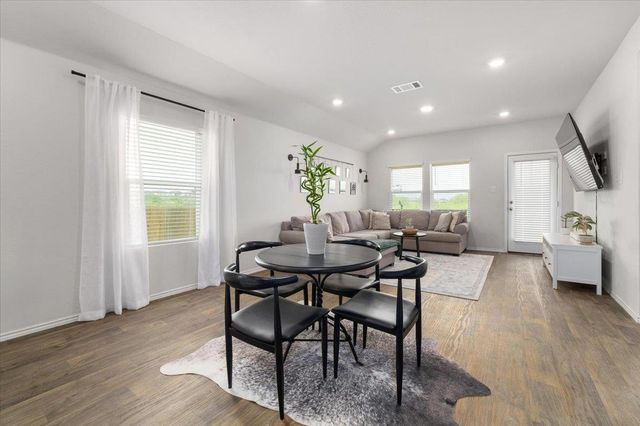 249 Calgary LN, San Marcos, TX 78666