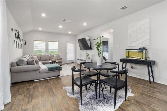 249 Calgary LN, San Marcos, TX 78666