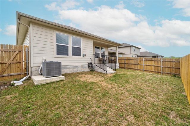 249 Calgary LN, San Marcos, TX 78666