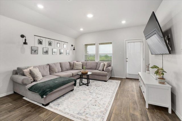 249 Calgary LN, San Marcos, TX 78666