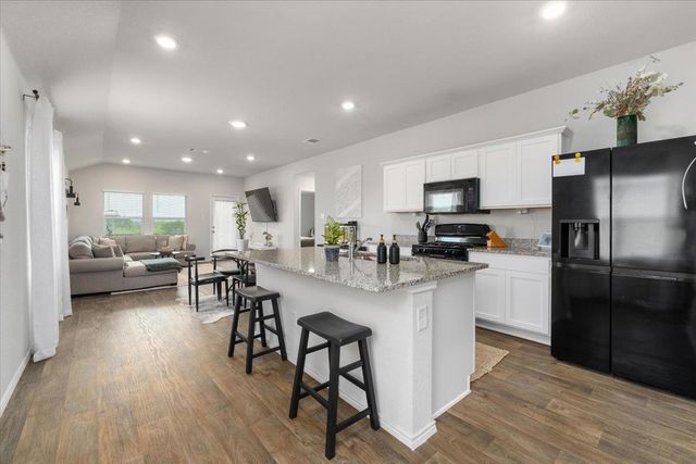 249 Calgary LN, San Marcos, TX 78666