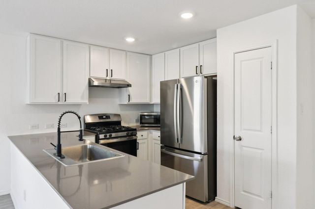 9028 James Bowie, Seguin, TX 78155