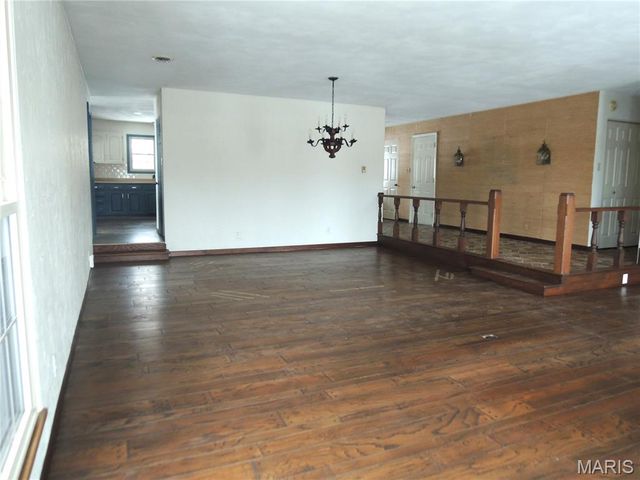 16 Denzel Drive, Greenville, IL 62246