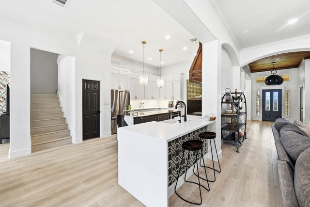 131 Eaton LN, Austin, TX 78737