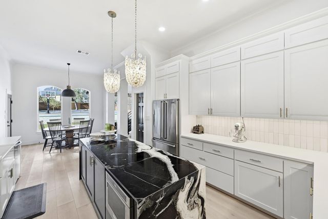 131 Eaton LN, Austin, TX 78737